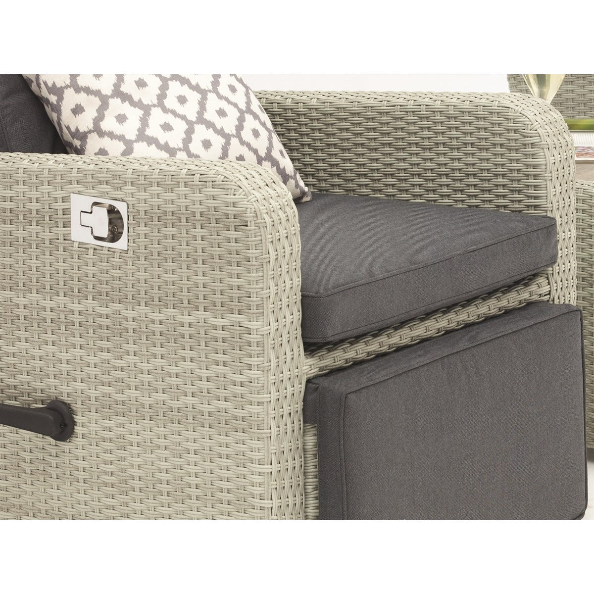 Cloud Rattan Recliner Set with Integrated Footstools & Side Tablegarden